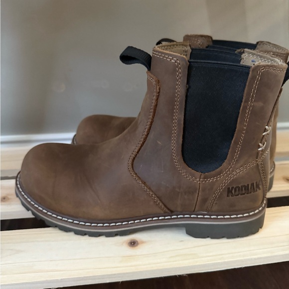Kodiak Brown Leather Chelsea Work Booties - Picture 3 of 13